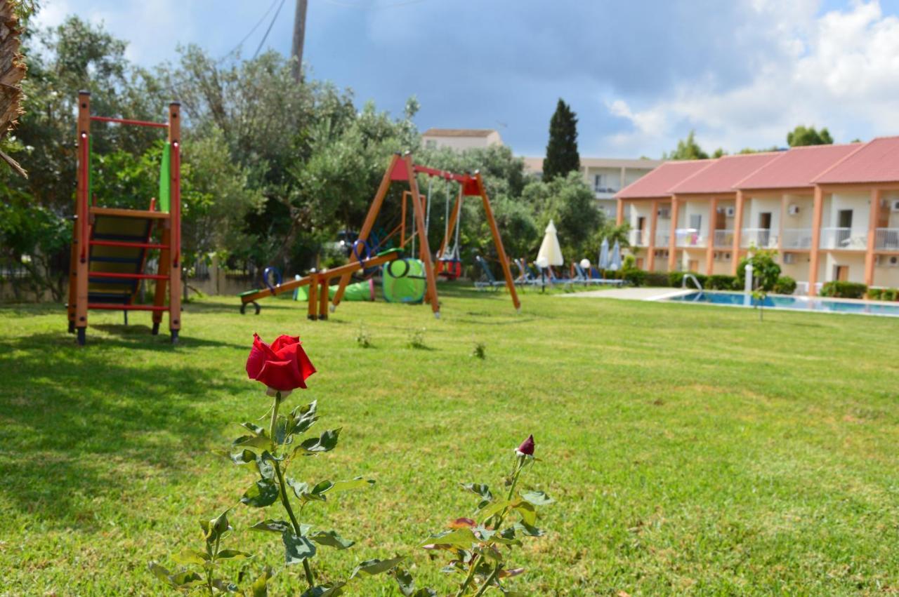 Aggelos Family Hotel Moraḯtika Luaran gambar