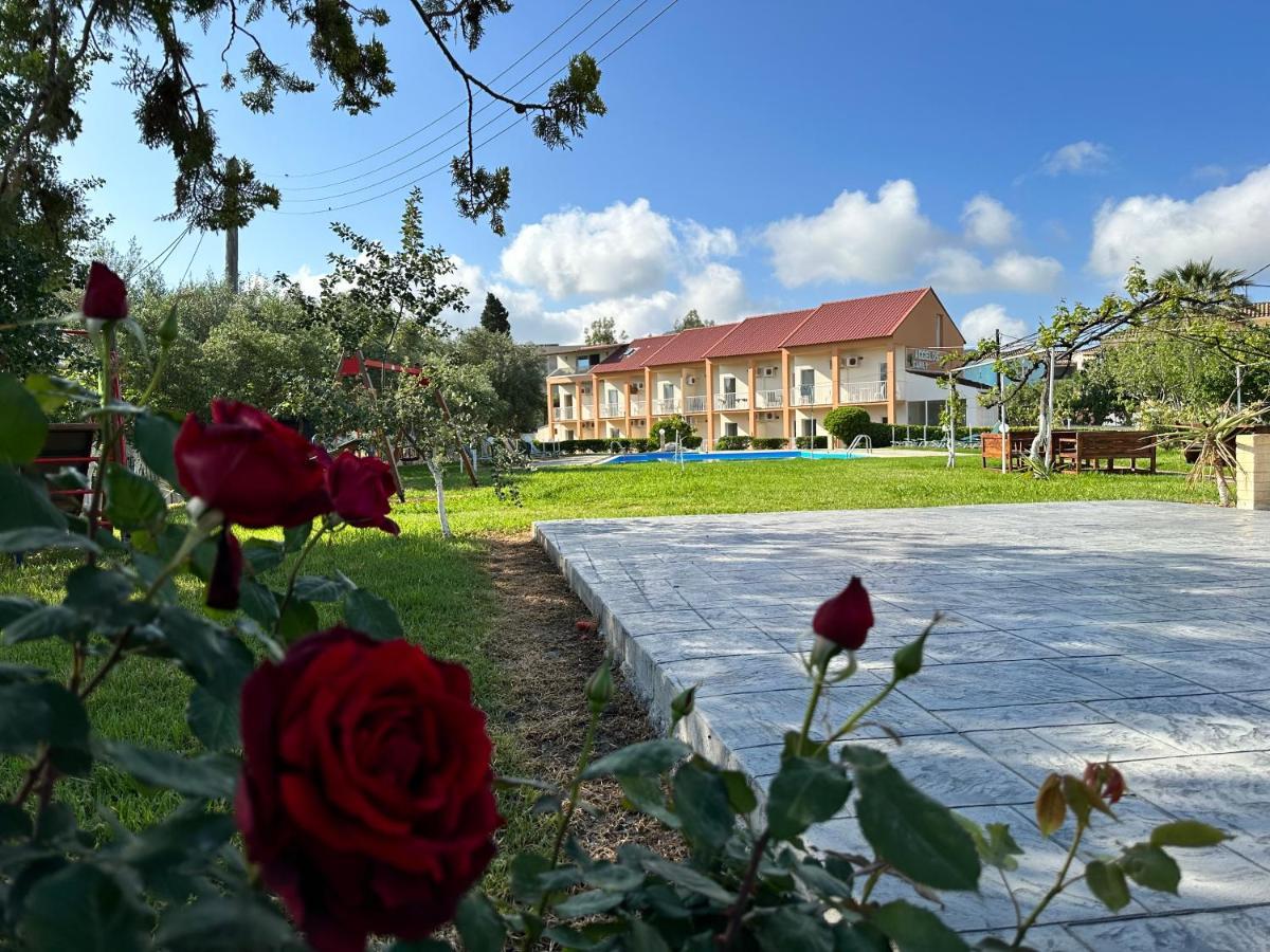 Aggelos Family Hotel Moraḯtika Luaran gambar