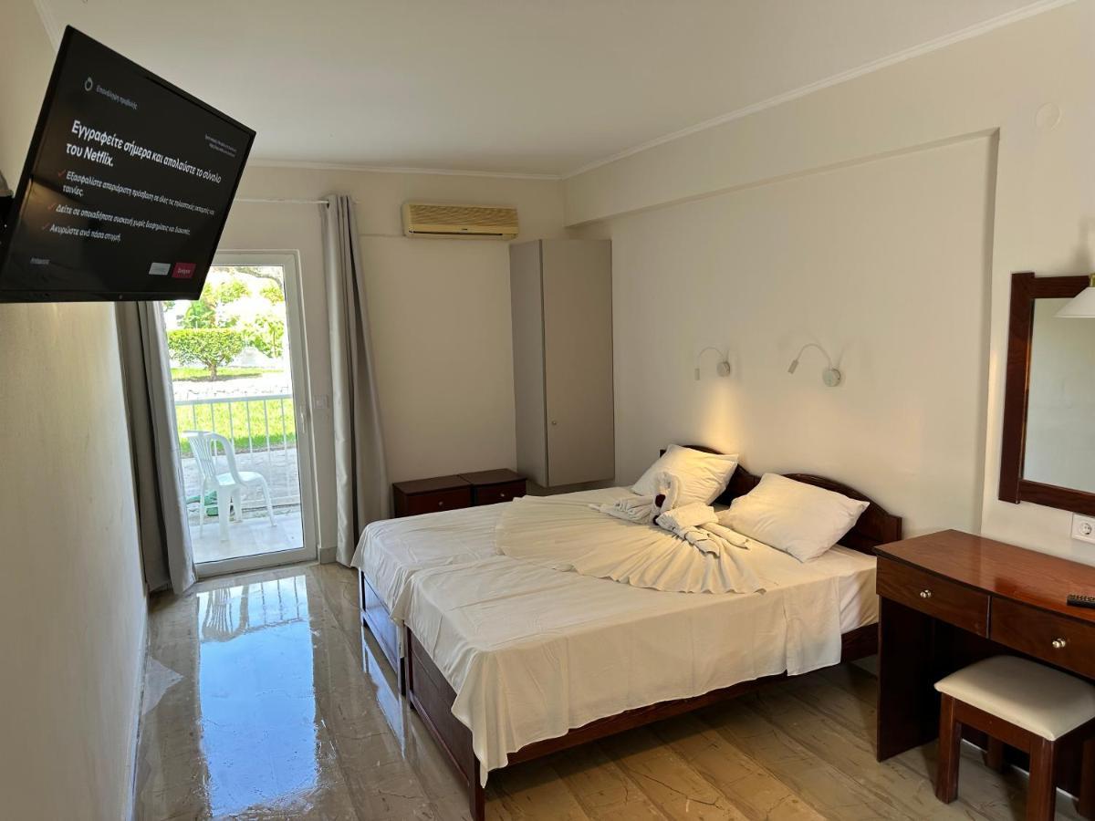 Aggelos Family Hotel Moraḯtika Luaran gambar