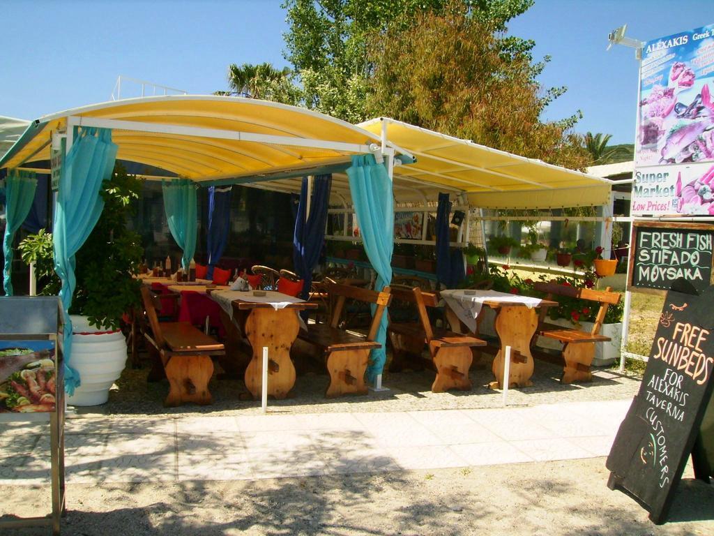 Aggelos Family Hotel Moraḯtika Luaran gambar