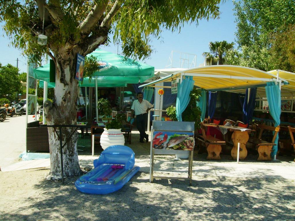 Aggelos Family Hotel Moraḯtika Luaran gambar