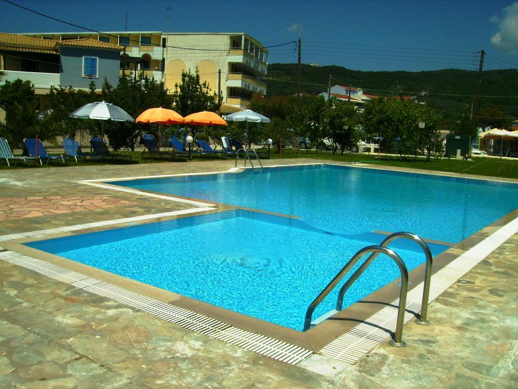 Aggelos Family Hotel Moraḯtika Luaran gambar