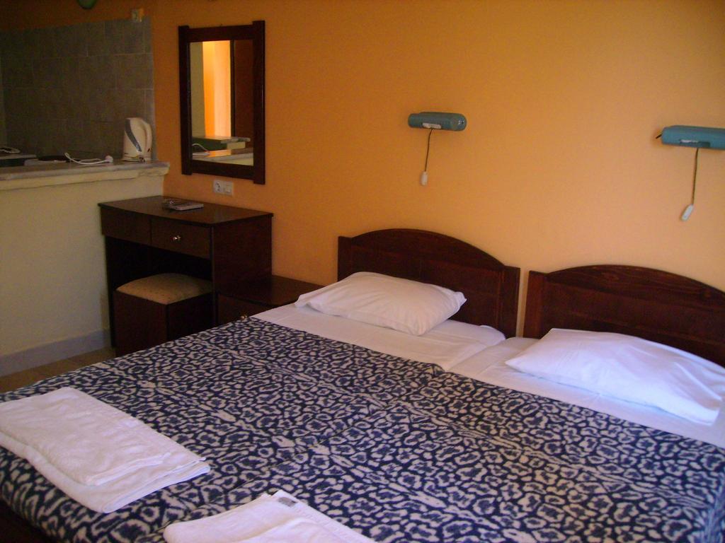 Aggelos Family Hotel Moraḯtika Luaran gambar